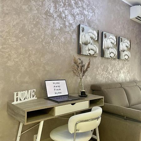 Home Away From Home - Dristor ブカレスト エクステリア 写真